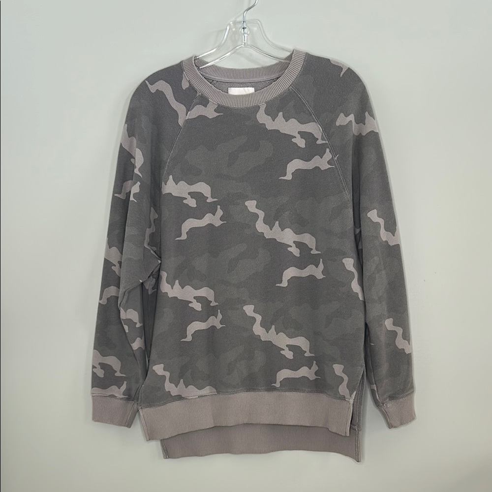 *SOLD* American Eagle Outfitters Gray Camouflage Crewneck Sweater, Size XS - Picture 1 of 7